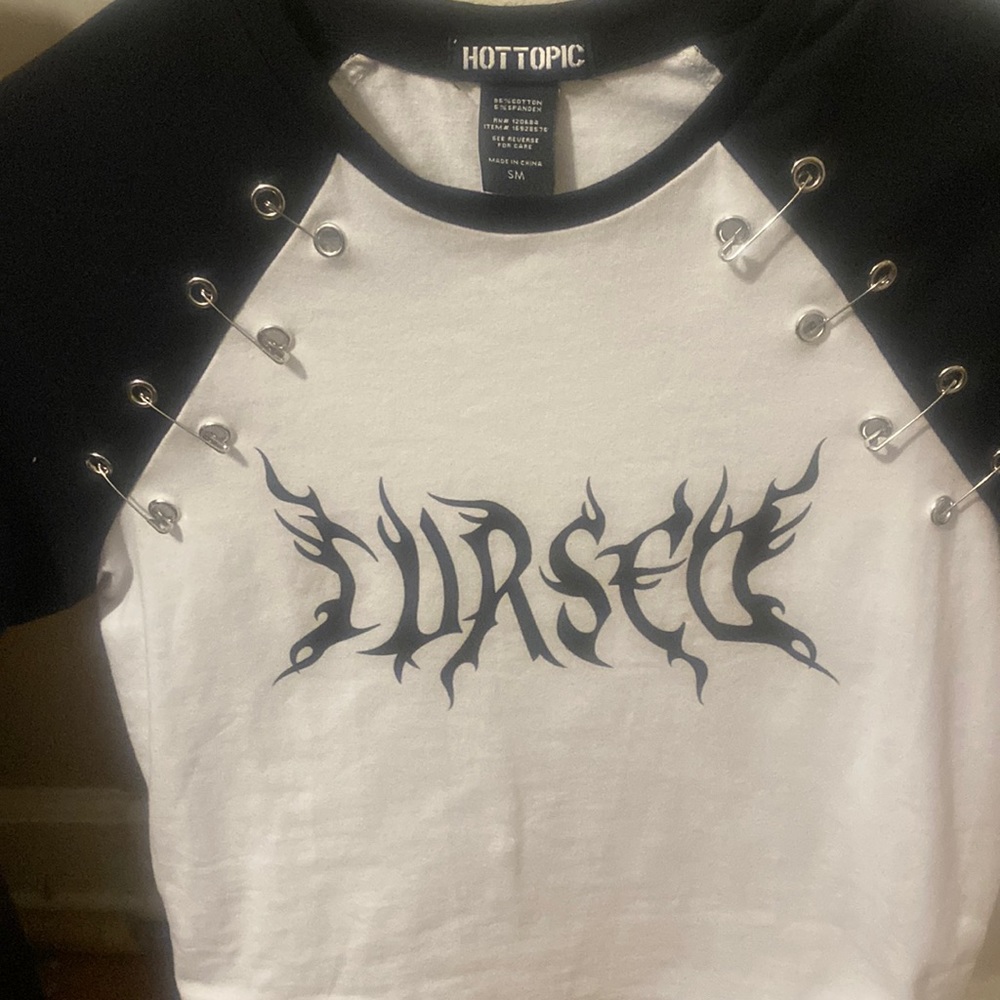 Cropped t-shirt, hot topic brand